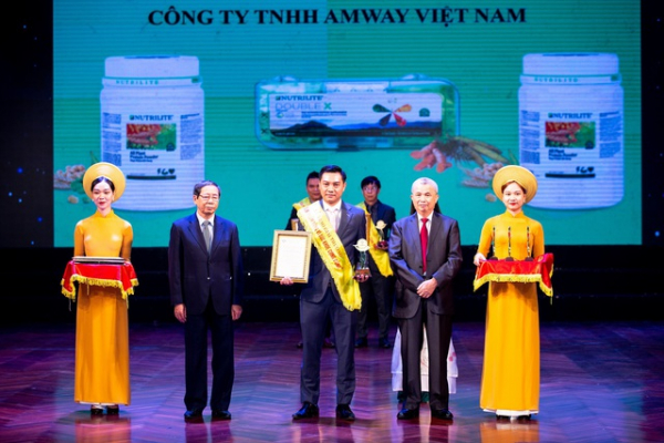Amway Việt Nam nhận giải &#39;Sản phẩm vàng vì sức khoẻ cộng đồng&#39; 2022